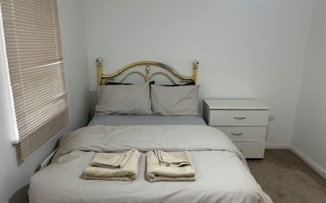 Romford Contractor / Family House