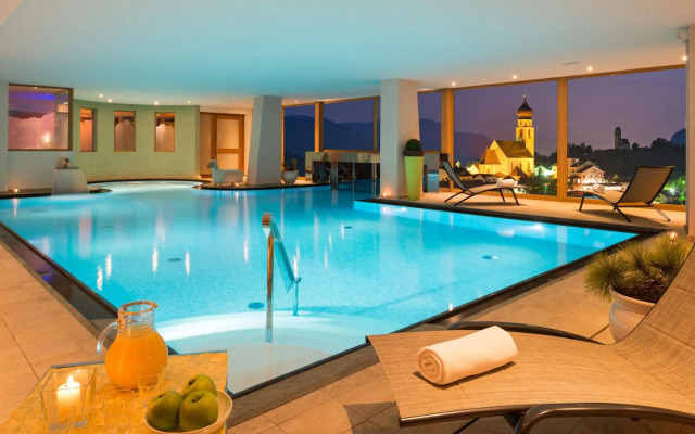 Hotel Emmy - five elements
