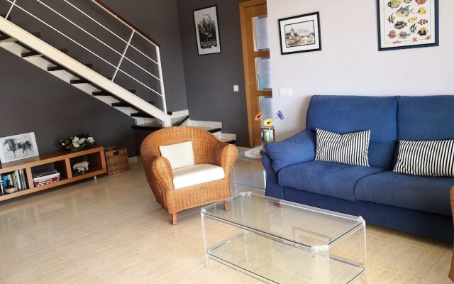 Villa familiar buhardilla piscina y BBQ