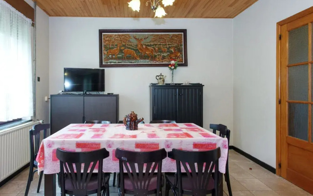 Quaint Holiday Home With Fenced Garden in Manhay