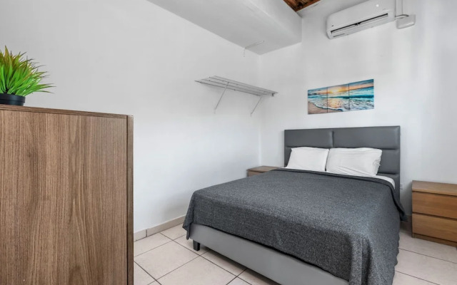 Beach Access Escape With Pool and Tanning Lounges