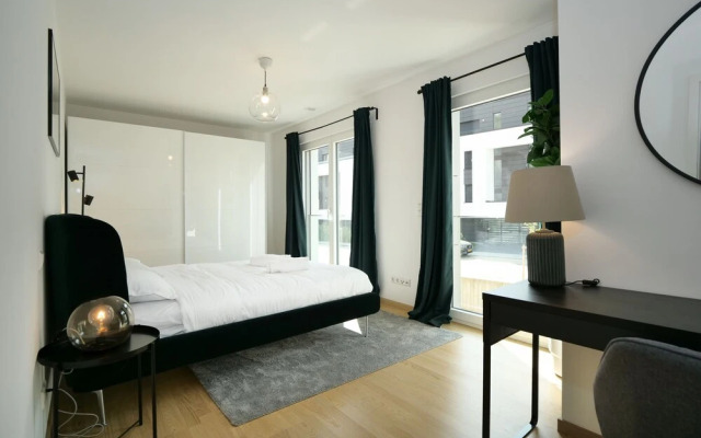 2BR Apt 100 m2 w Terrace Garden & Pkg