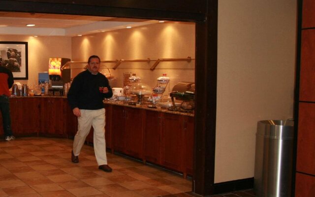 Hampton Inn & Suites Kansas City-Merriam