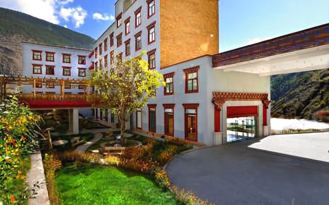 Yading Yizhan Hotel