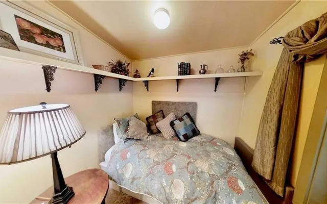 Pack Creek Lodge Suite by RedAwning