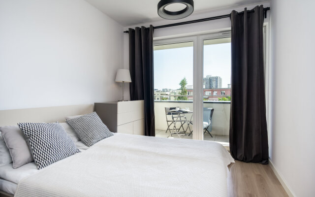 Bright and Sunny 4 Rooms Apartment