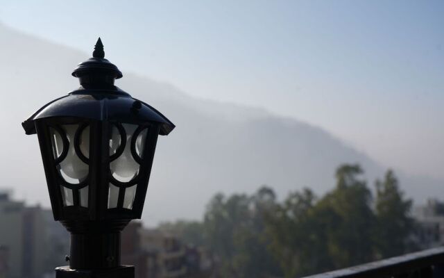 Dewdrop Pride Inn