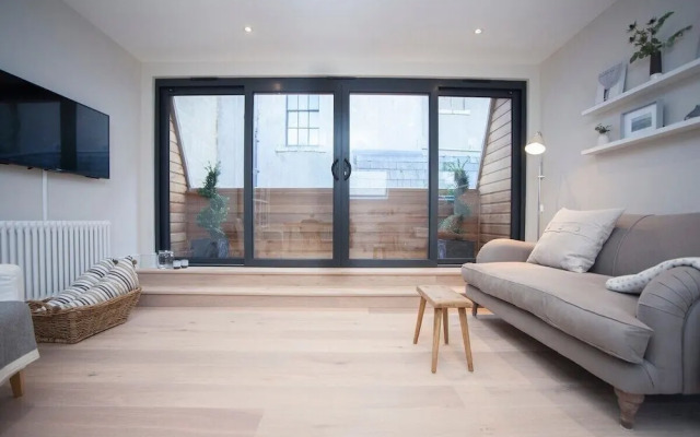 Stylish Wood Street Apartment