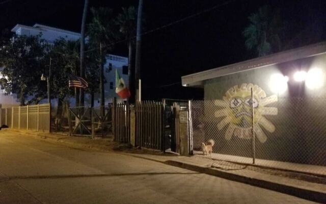 De Alamo Hostile - Hostel