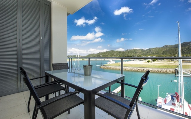 Blue On Blue Superior Studio Room 1321 – Balcony – Magnetic Island