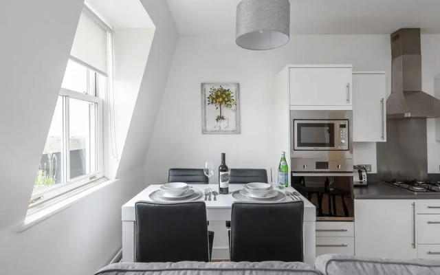 Stay in The Heart of Bath