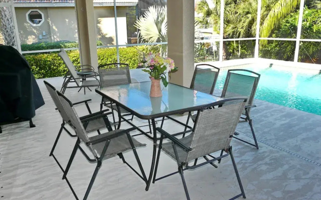 Peaceful Home With Pool and Steps to Beach/dining