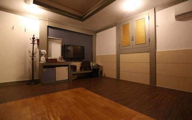 Hera Motel