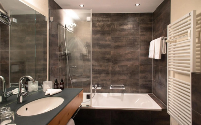 Adula Hotel
