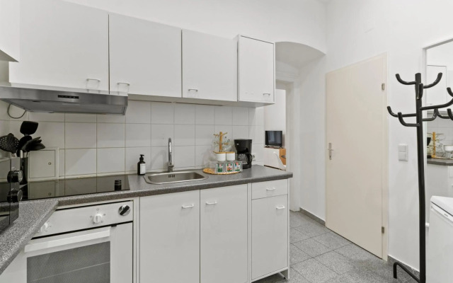 King Bed Home, Tv, Perfect for groups of 6