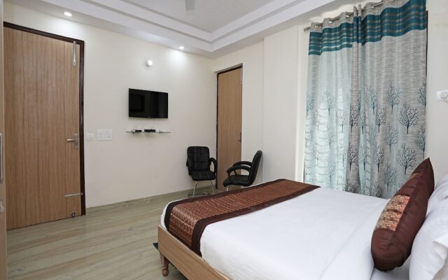 Oyo 9380 Near Artemis Hospital