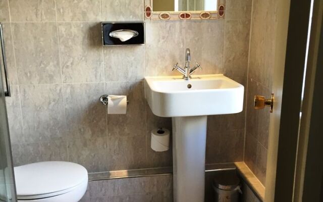 The Royal Chace Hotel