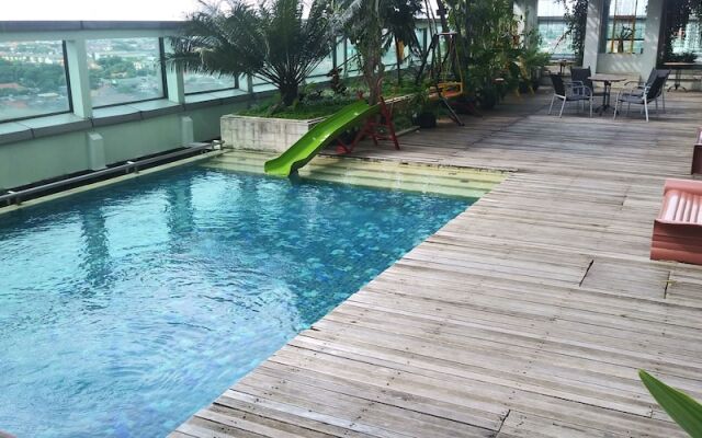 Spacious And Comfy 2Br Apartment At Aryaduta Residence Surabaya