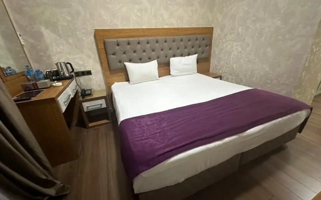 Empire Hotel