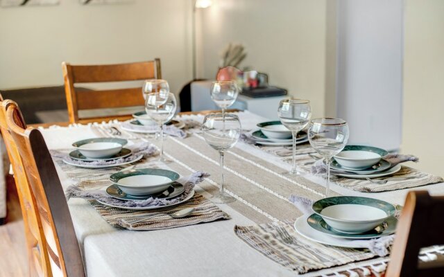 Family House with Httb Playgr BBQ Firept