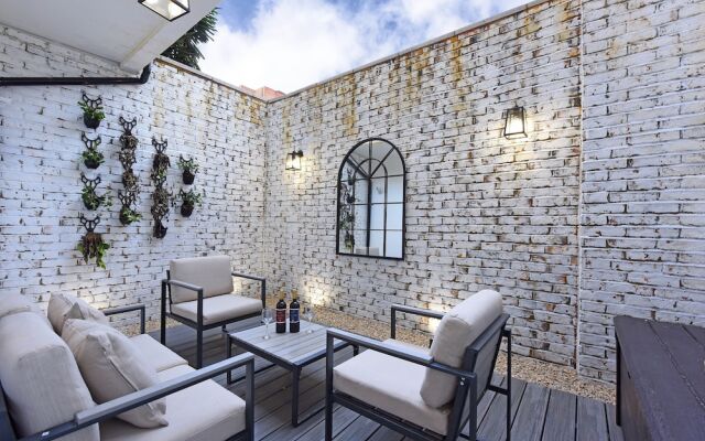 Stylish & Spacious Deluxe Apartments near Victoria Station