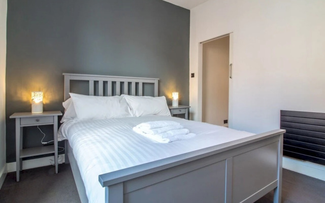 Duplex, 1BR Apartment, Sleeps 4, Newhaven Harbour