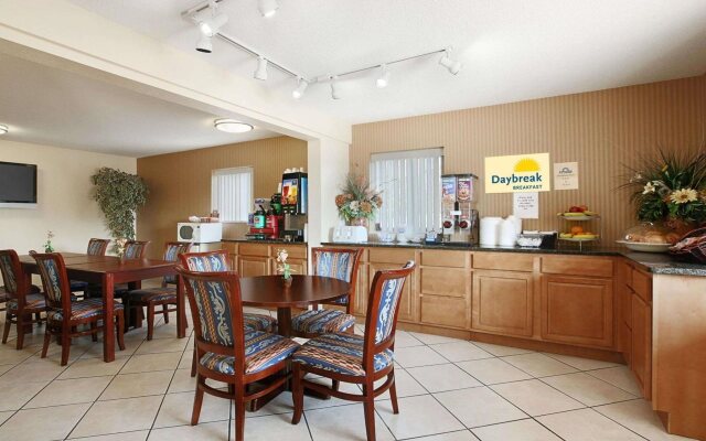 Days Inn by Wyndham Bowling Green