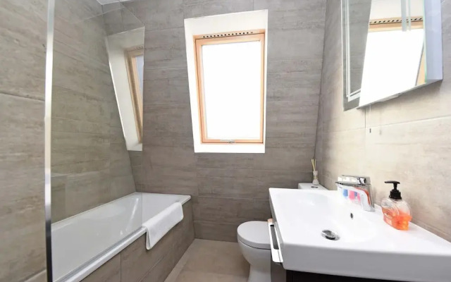 Modern & Spacious 2 Bed Apartment at Clapham Junction