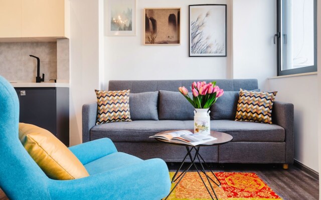 Sanders Home Suites - Bright Downtown 2-bdr. Apt