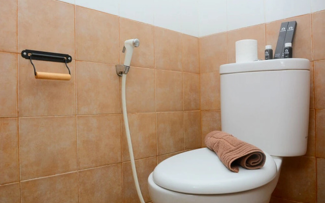 Functional Studio Green Pramuka Apartment near Shopping Center