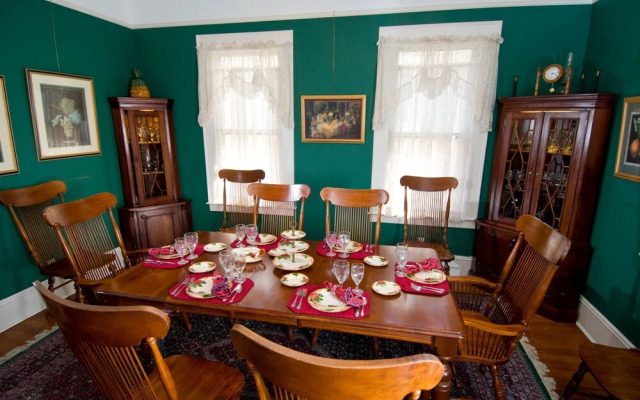 Brackenridge House Bed & Breakfast