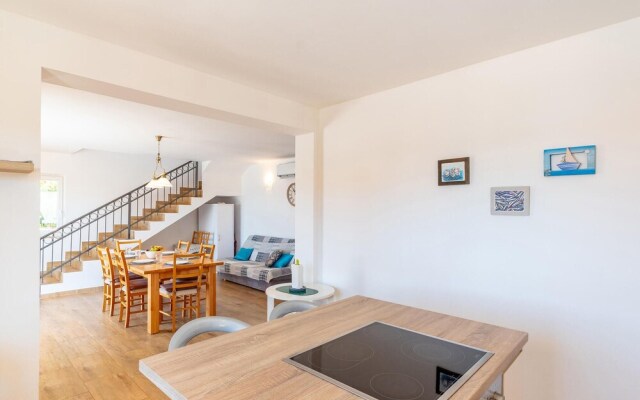 Stunning Home in Nova With Wifi and 3 Bedrooms