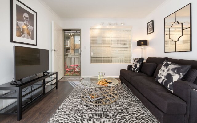 The Manhattan - Central & Sophisticated