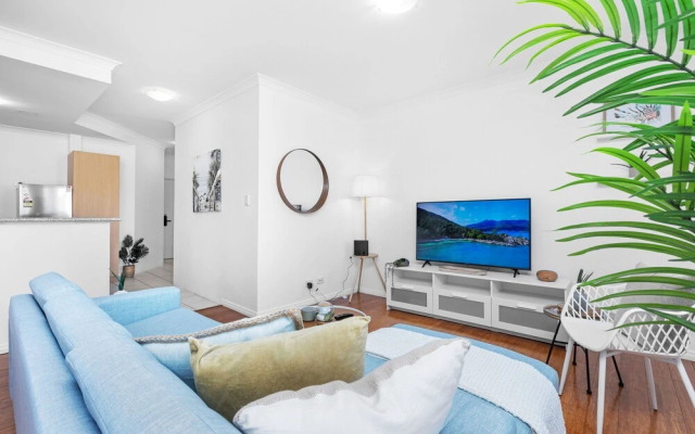Modern 2BR Pool Gym Parking