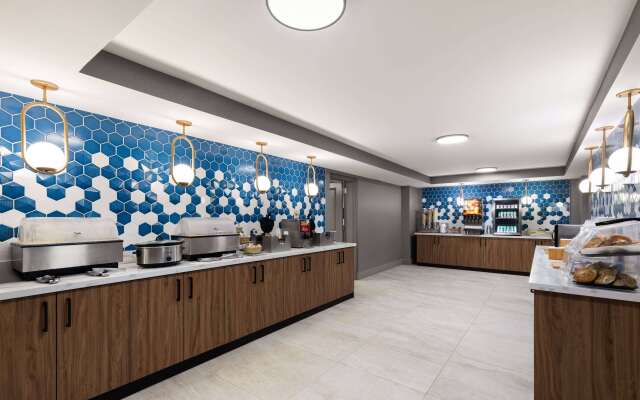 La Quinta Inn & Suites by Wyndham Knoxville Papermill