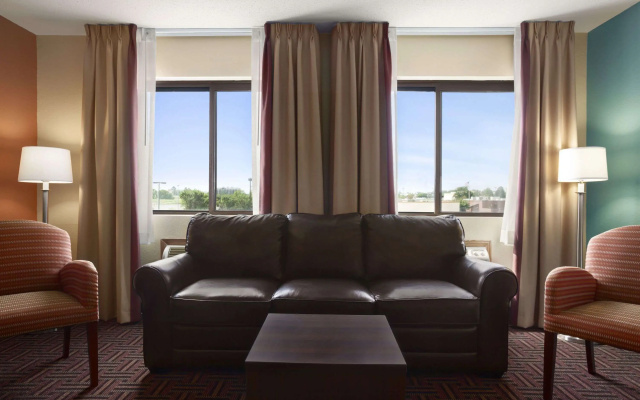 Super 8 by Wyndham Fairview Heights-St. Louis