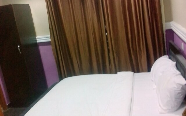 House Eleven Hotels and Apartments