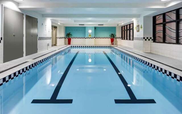 Lovely City Apartment with Pool & Gym