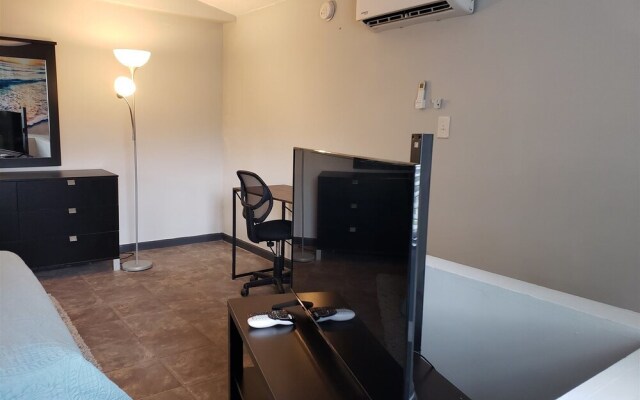 Apartment - 1064 College Street