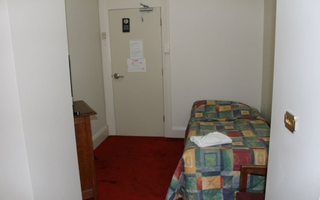 Royal Hotel Orange – Guest Rooms – Orange