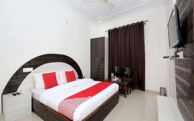 OYO 12025 Hotel Kamal Palace