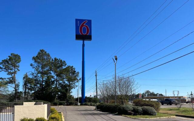 Motel 6 Hattiesburg, MS