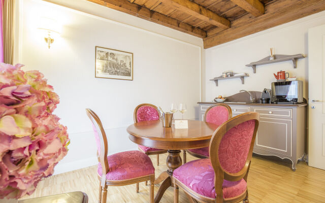 Lady Capulet Apartments