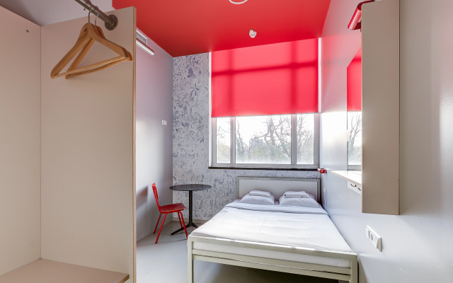 ClinkNOORD - Hostel