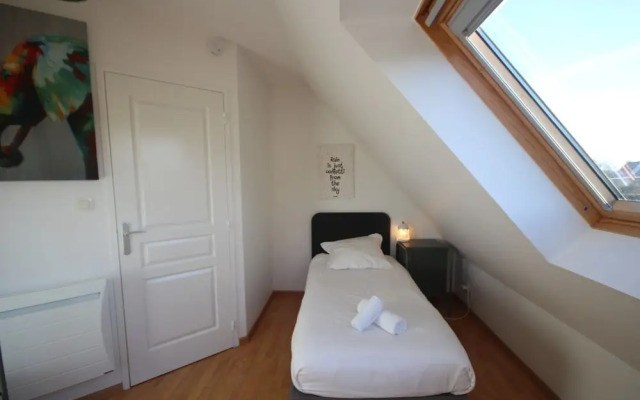 Pretty Family House Near the Beach