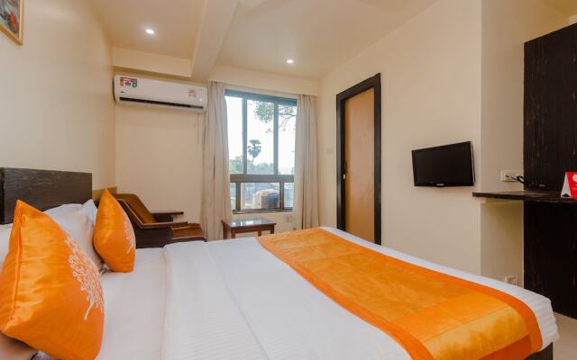 OYO 10382 Hotel Saffron Suites