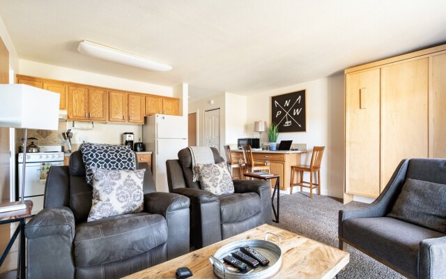 Walk to Downtown Bend&River! Fireplace, quiet