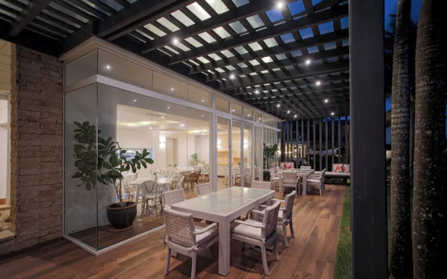 Oceanfront Luxury 10BR Villa