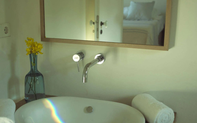 Kamaroti Suites Hotel