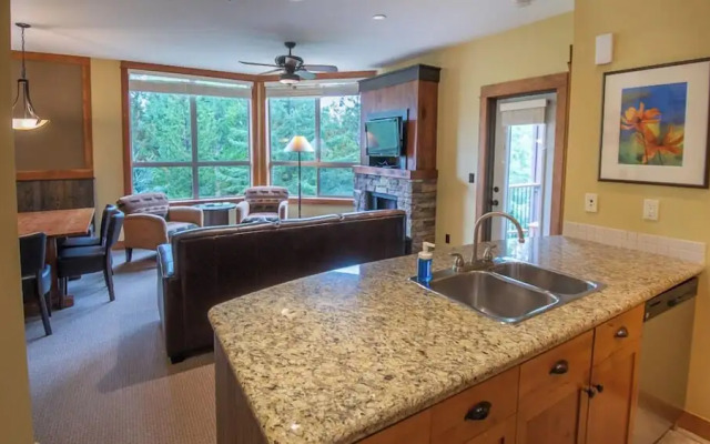 Timberline Lodges by Fernie Lodging Co